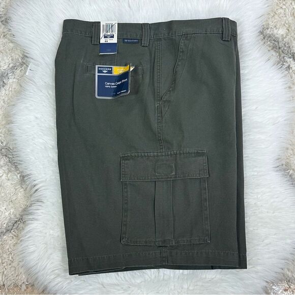 Dockers Green Cargo Shorts with Belt Loops and Flat Front - Picture 1 of 7